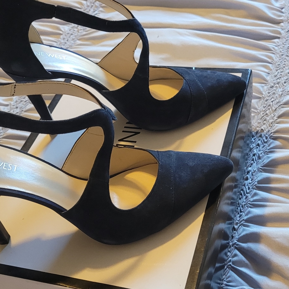 Heels - Picture 2 of 4